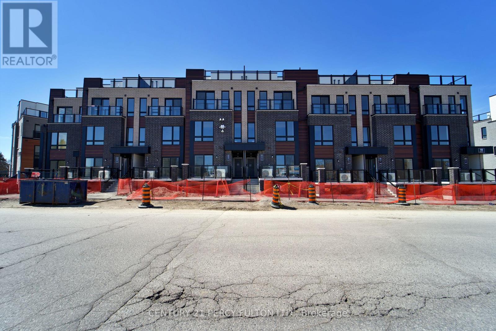 Listing photo of 15 - 10 LIBEN WAY E
