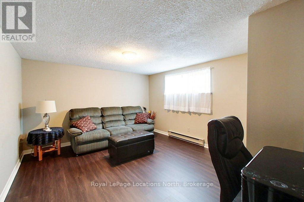 56 LORNE AVENUE - 32