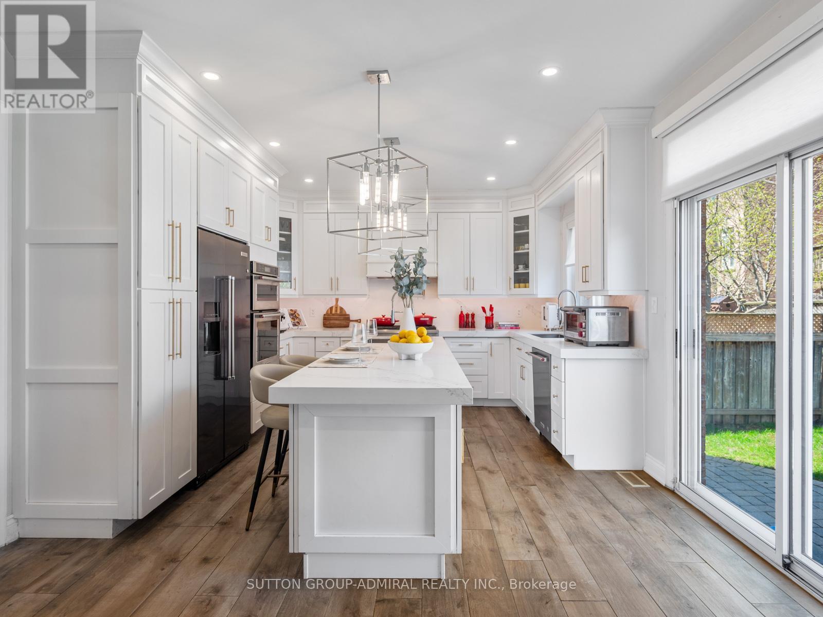 582 SUMMERIDGE DRIVE - 11