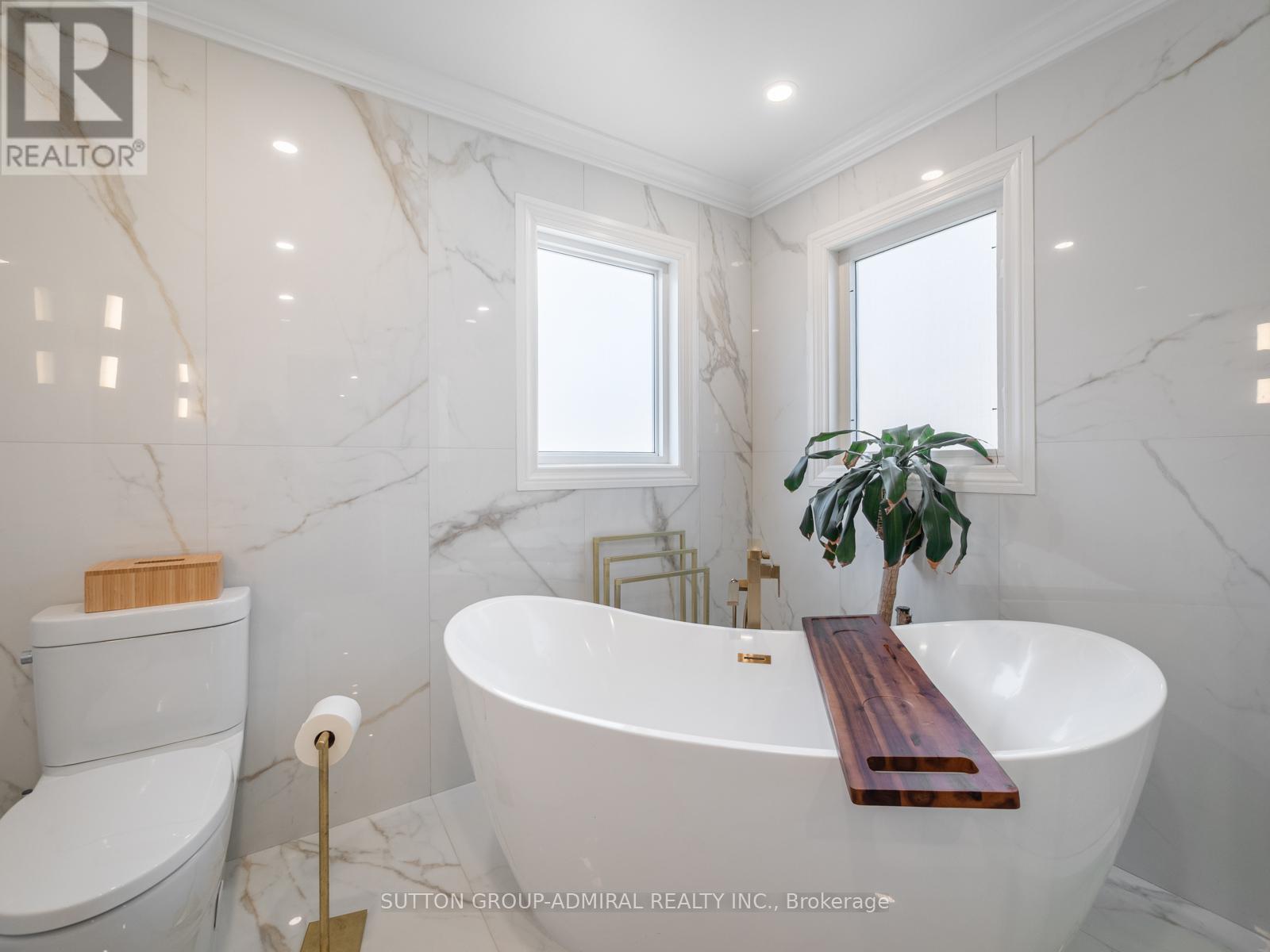 582 SUMMERIDGE DRIVE - 25