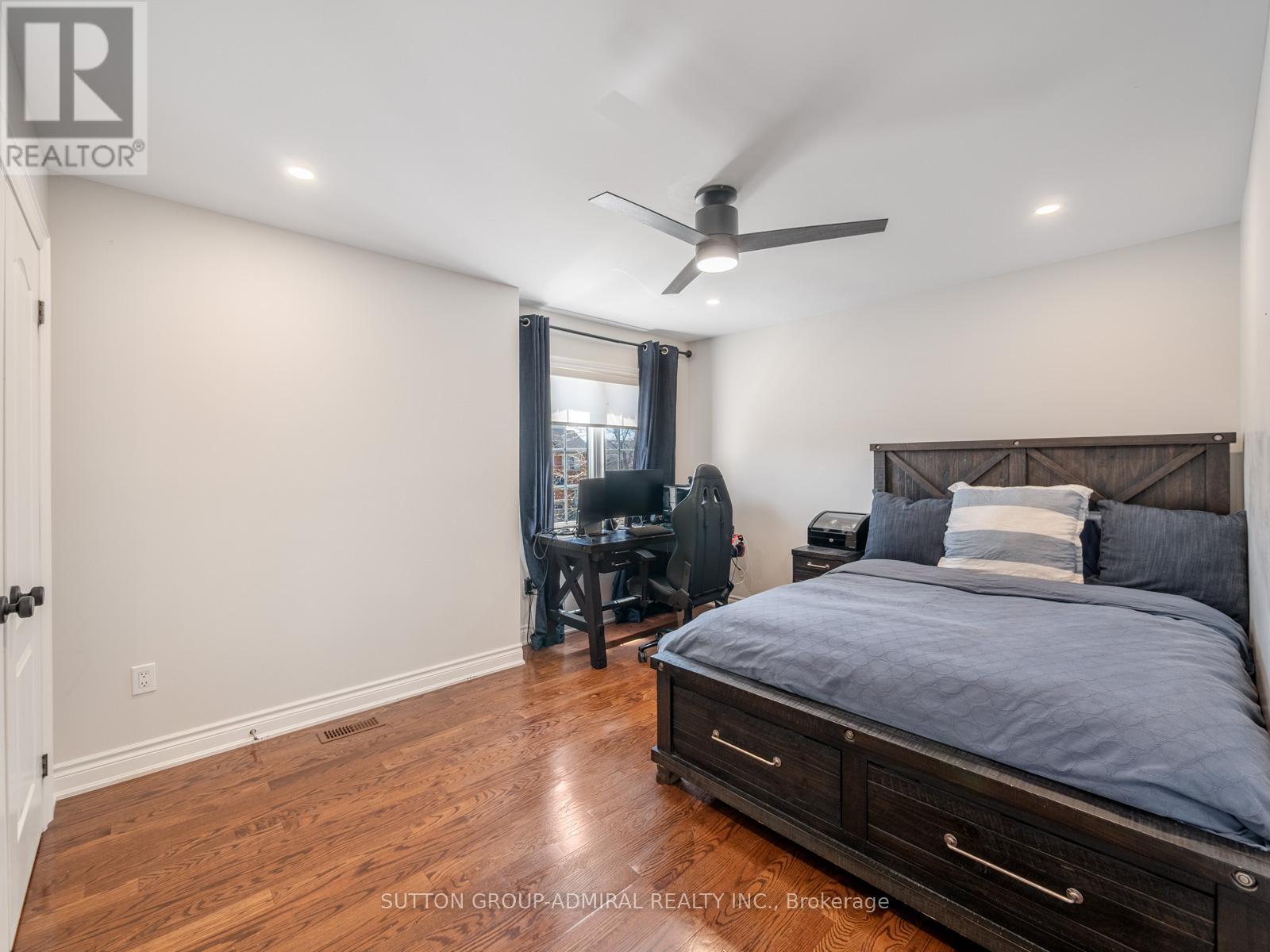 582 SUMMERIDGE DRIVE - 32