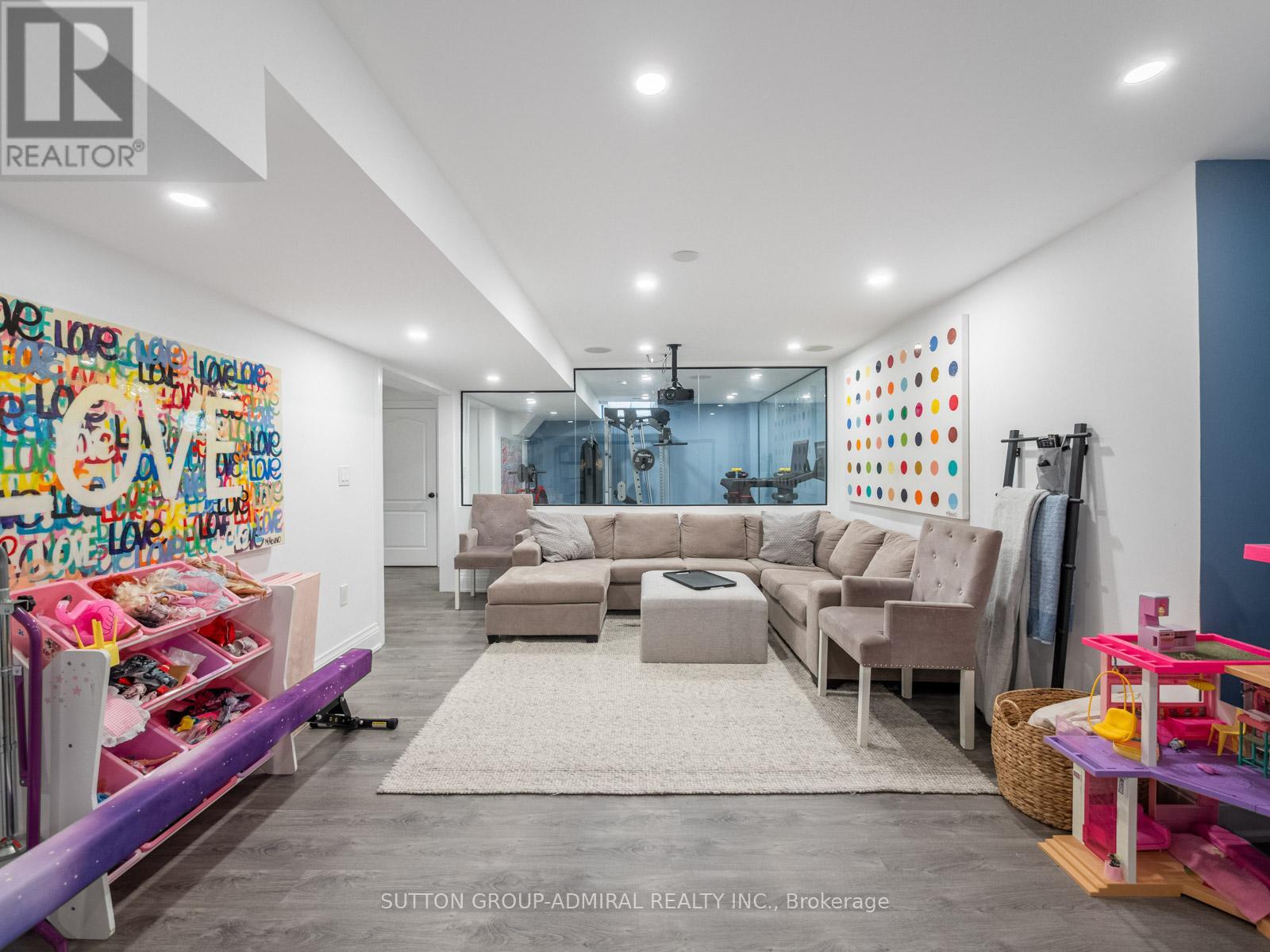 582 SUMMERIDGE DRIVE - 39