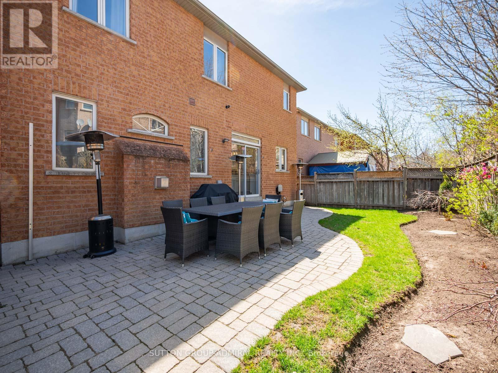 582 SUMMERIDGE DRIVE - 44