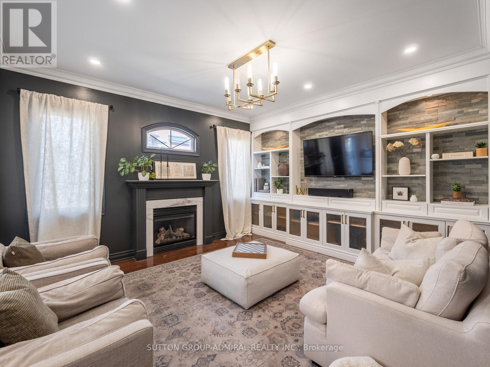 582 SUMMERIDGE DRIVE - 8
