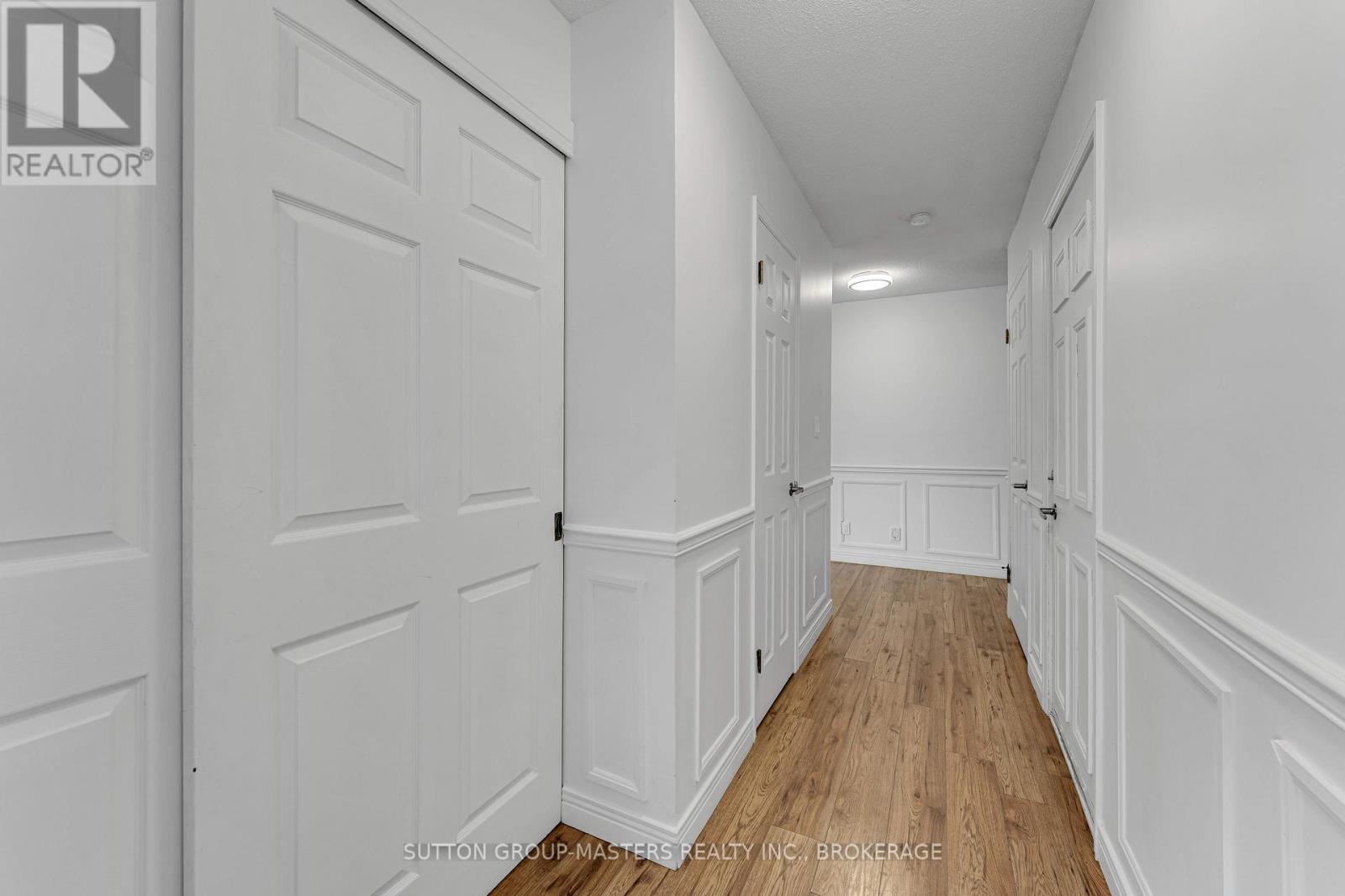 11 DOUGLAS AVENUE - 20