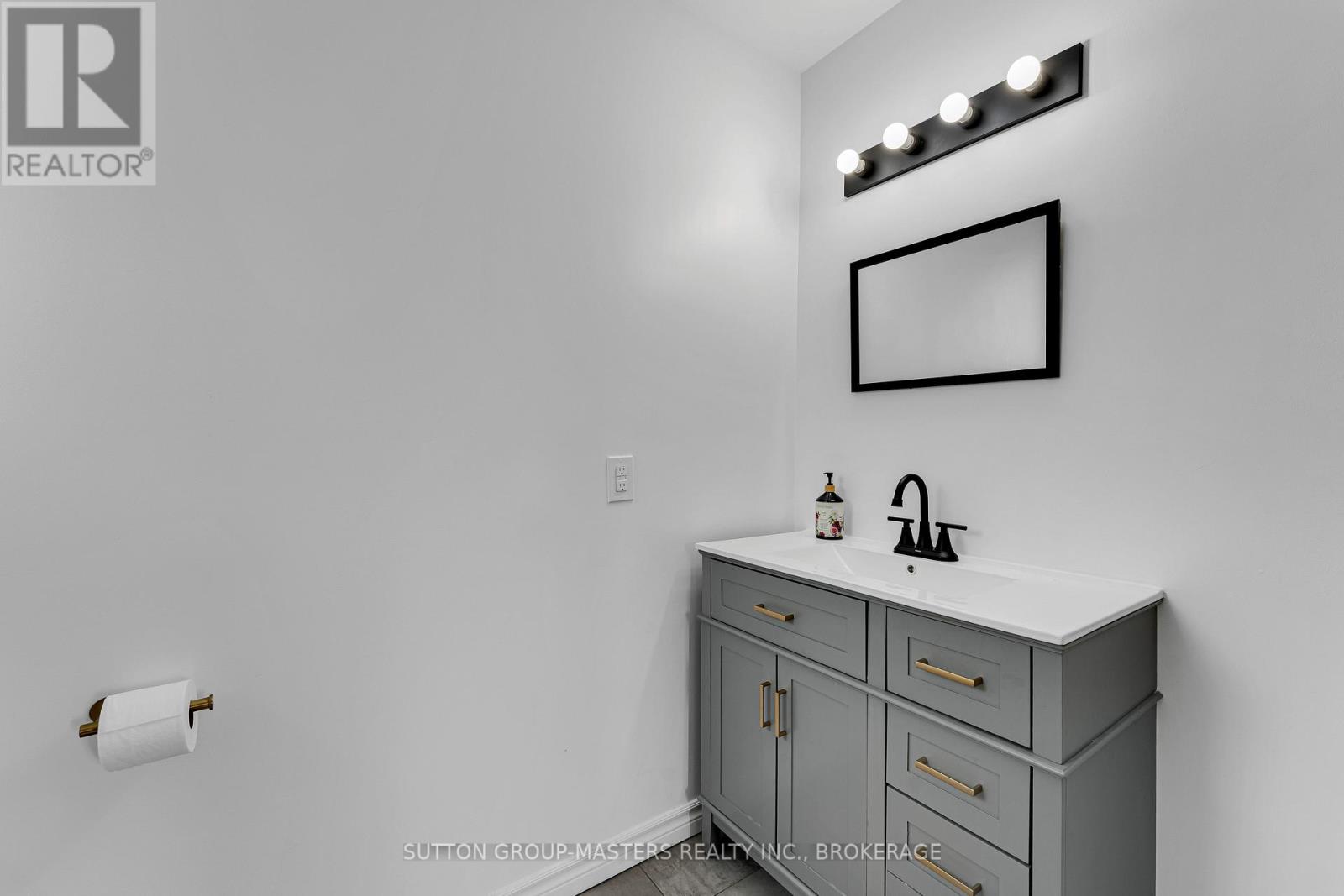 11 DOUGLAS AVENUE - 27