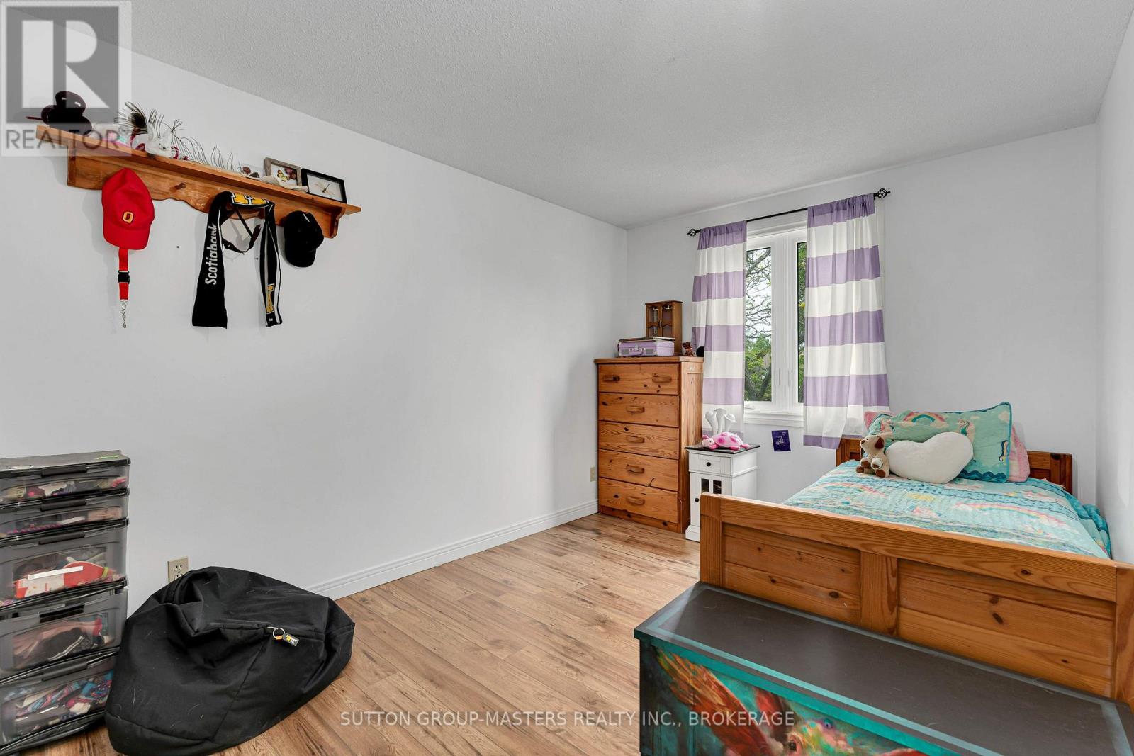 11 DOUGLAS AVENUE - 29