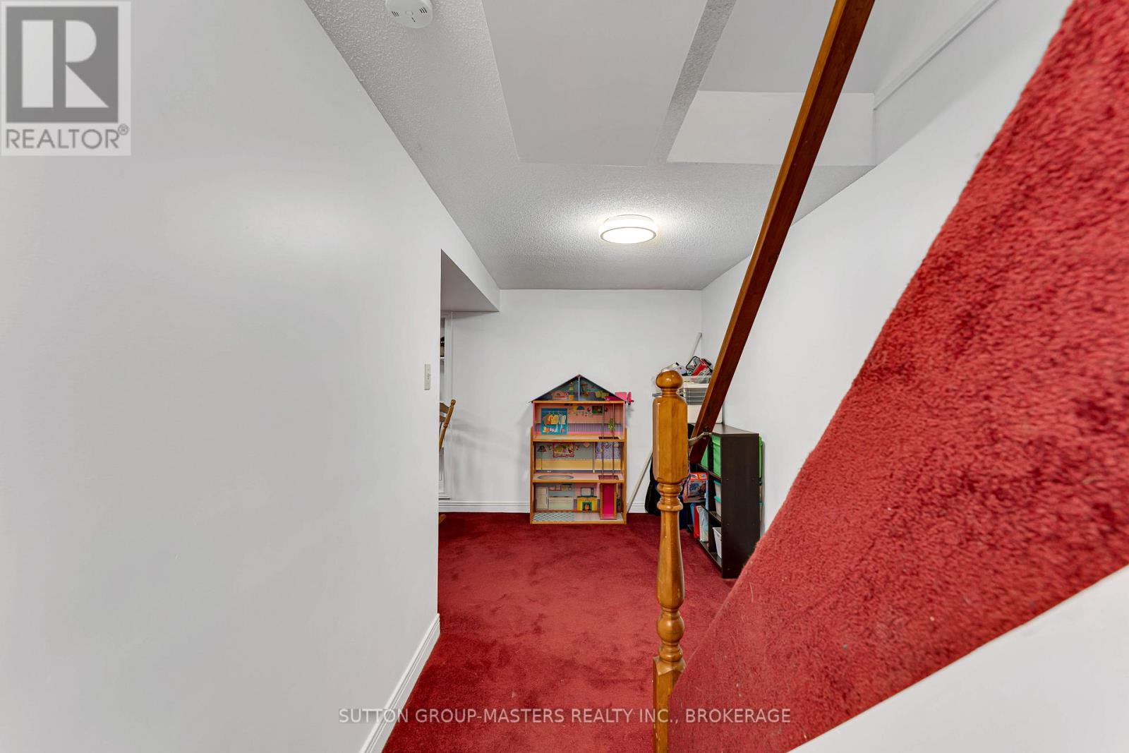 11 DOUGLAS AVENUE - 35