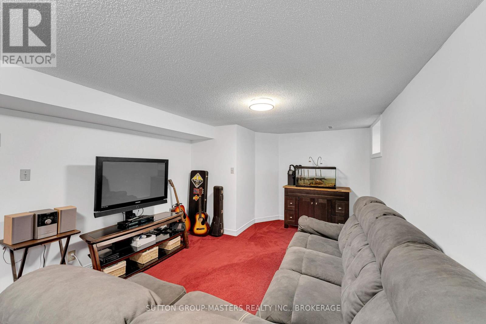 11 DOUGLAS AVENUE - 37