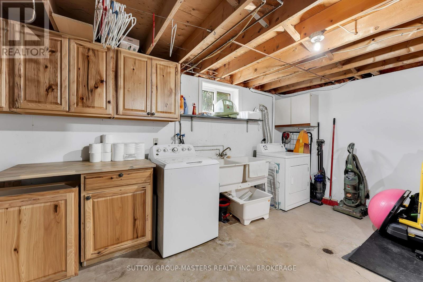 11 DOUGLAS AVENUE - 40