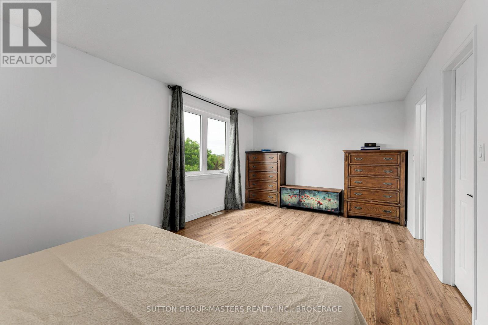 11 DOUGLAS AVENUE - 45