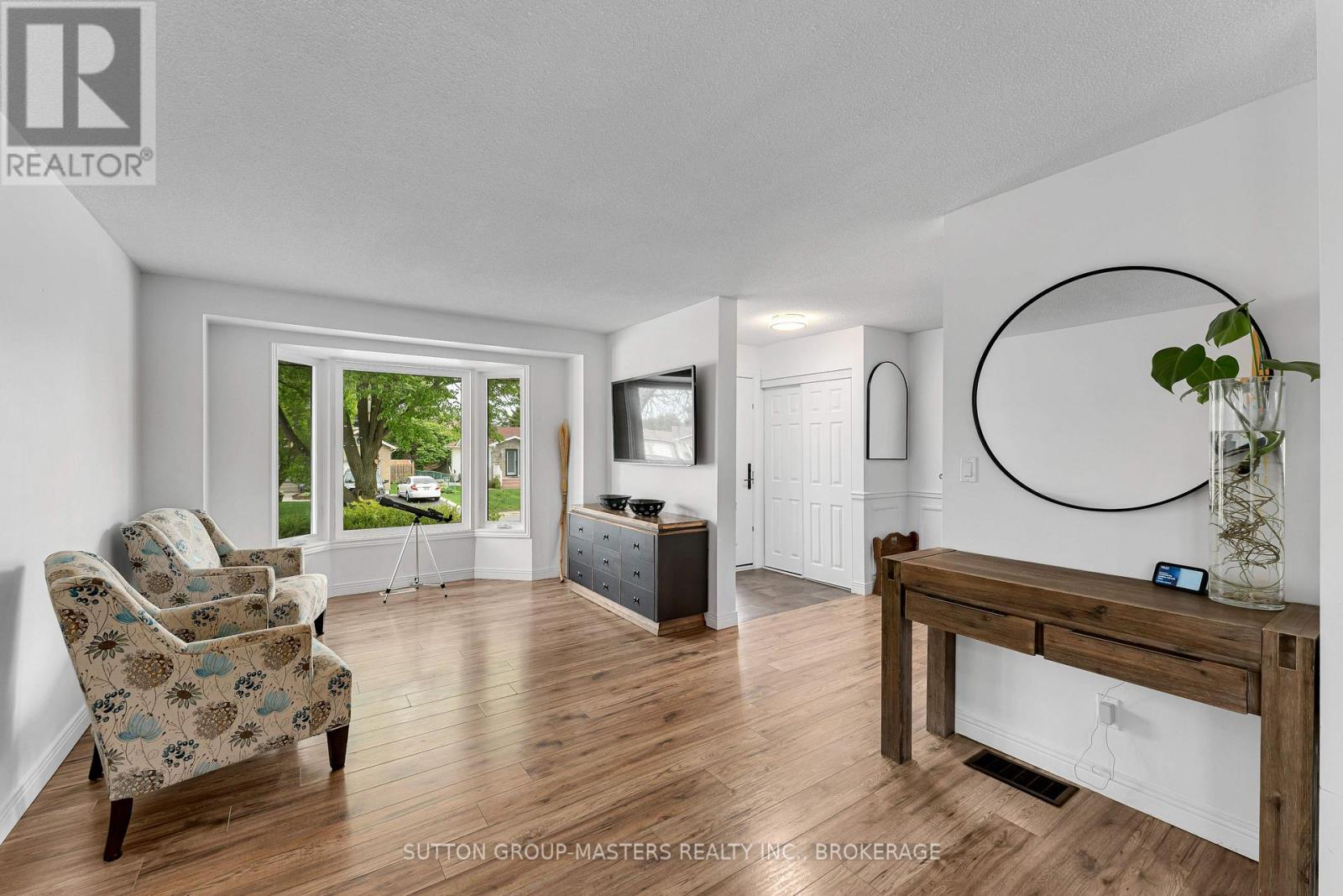 11 DOUGLAS AVENUE - 6