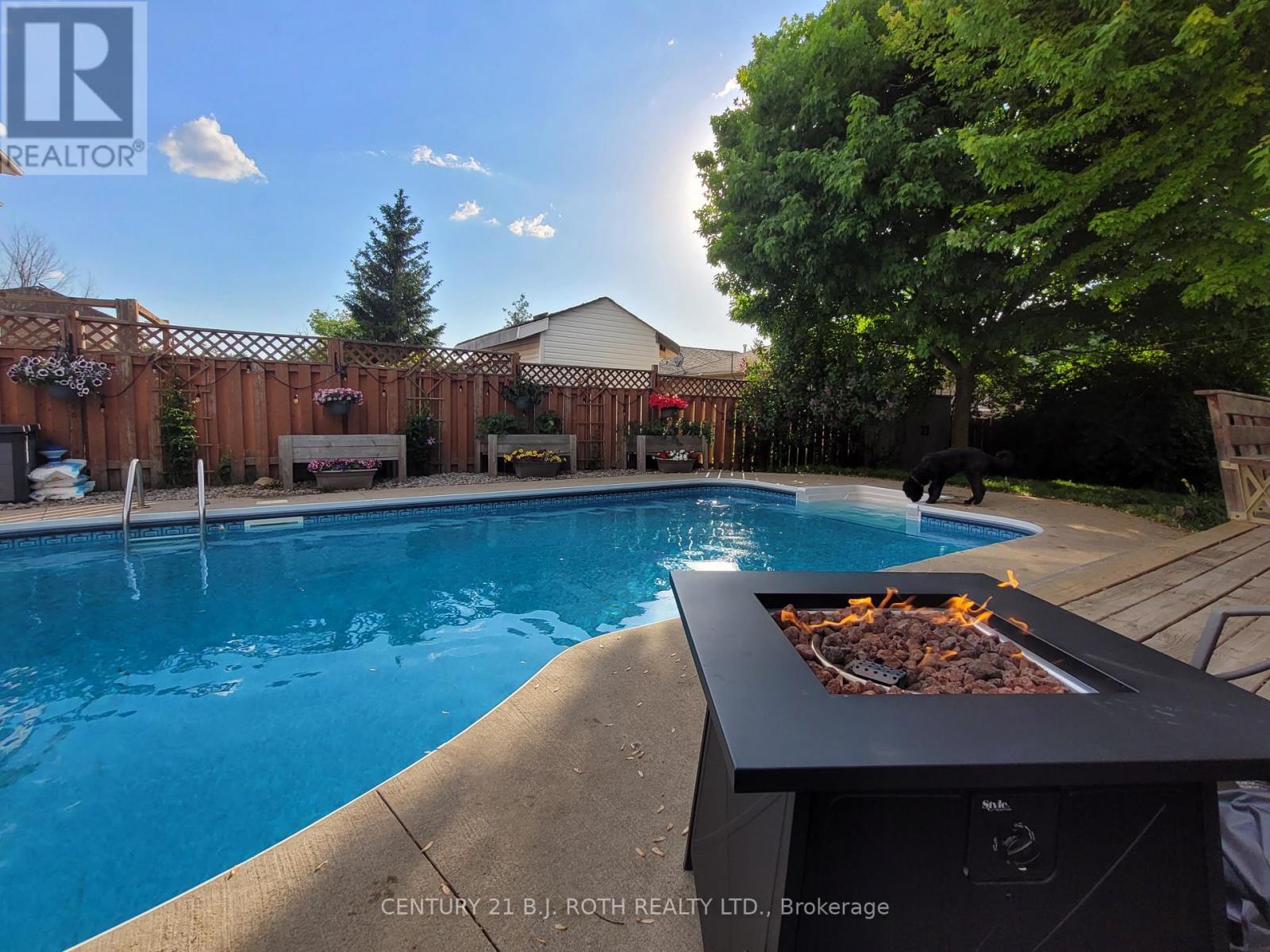 42 FARMSTEAD CRESCENT - 36