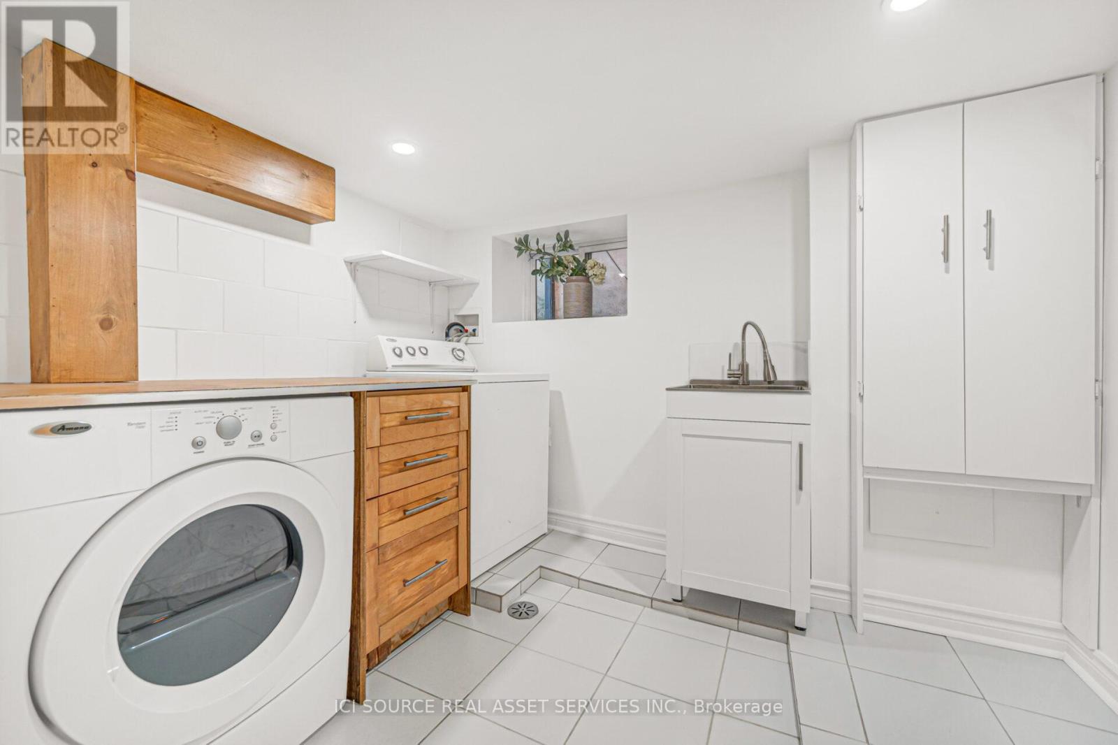 213 LAUGHTON AVENUE - 20