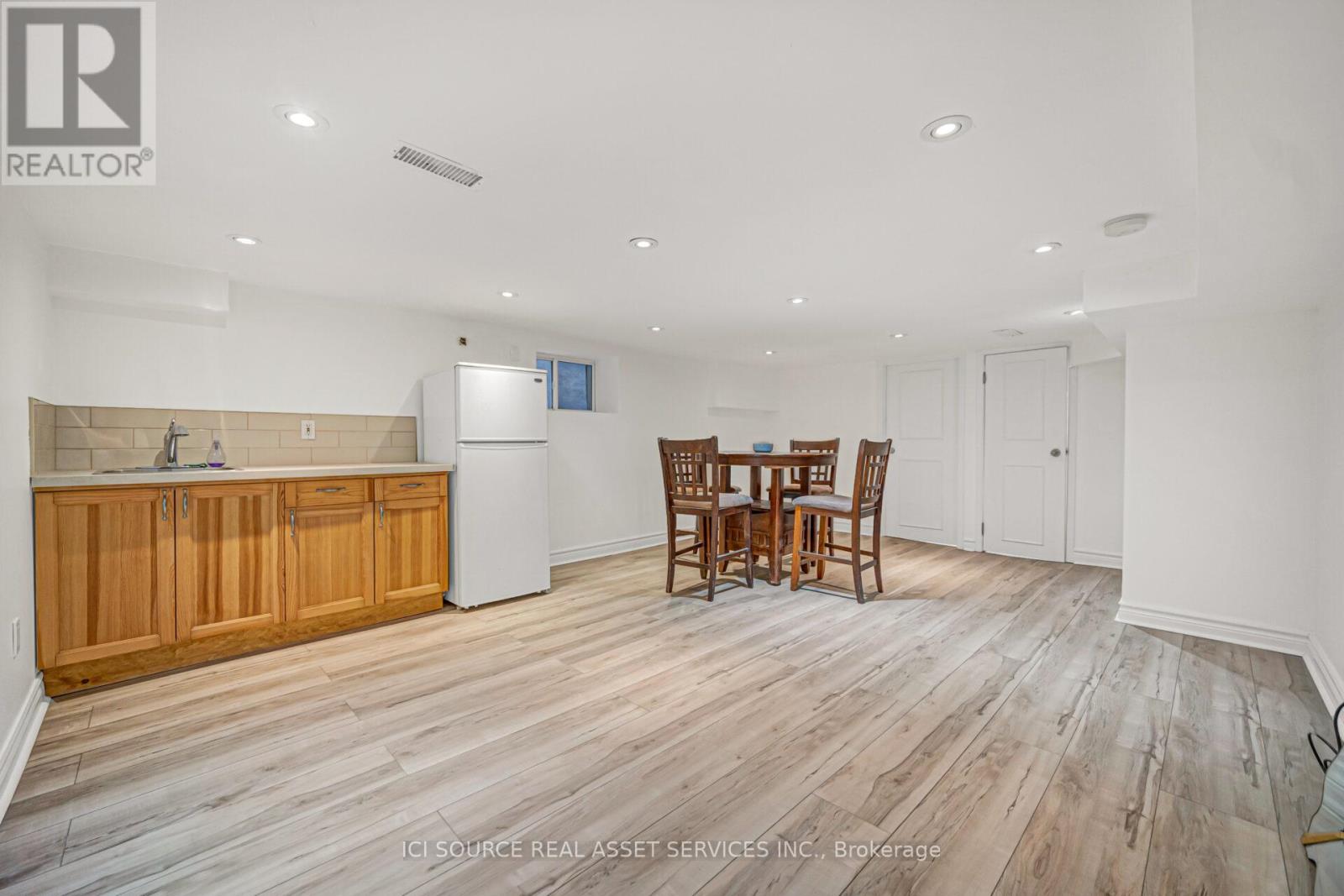 213 LAUGHTON AVENUE - 23