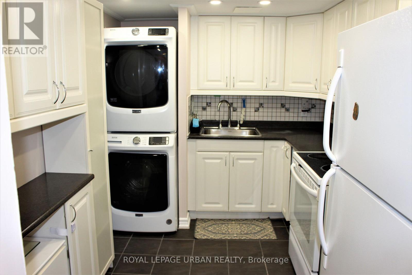 En-suite Laundry/Kitchen