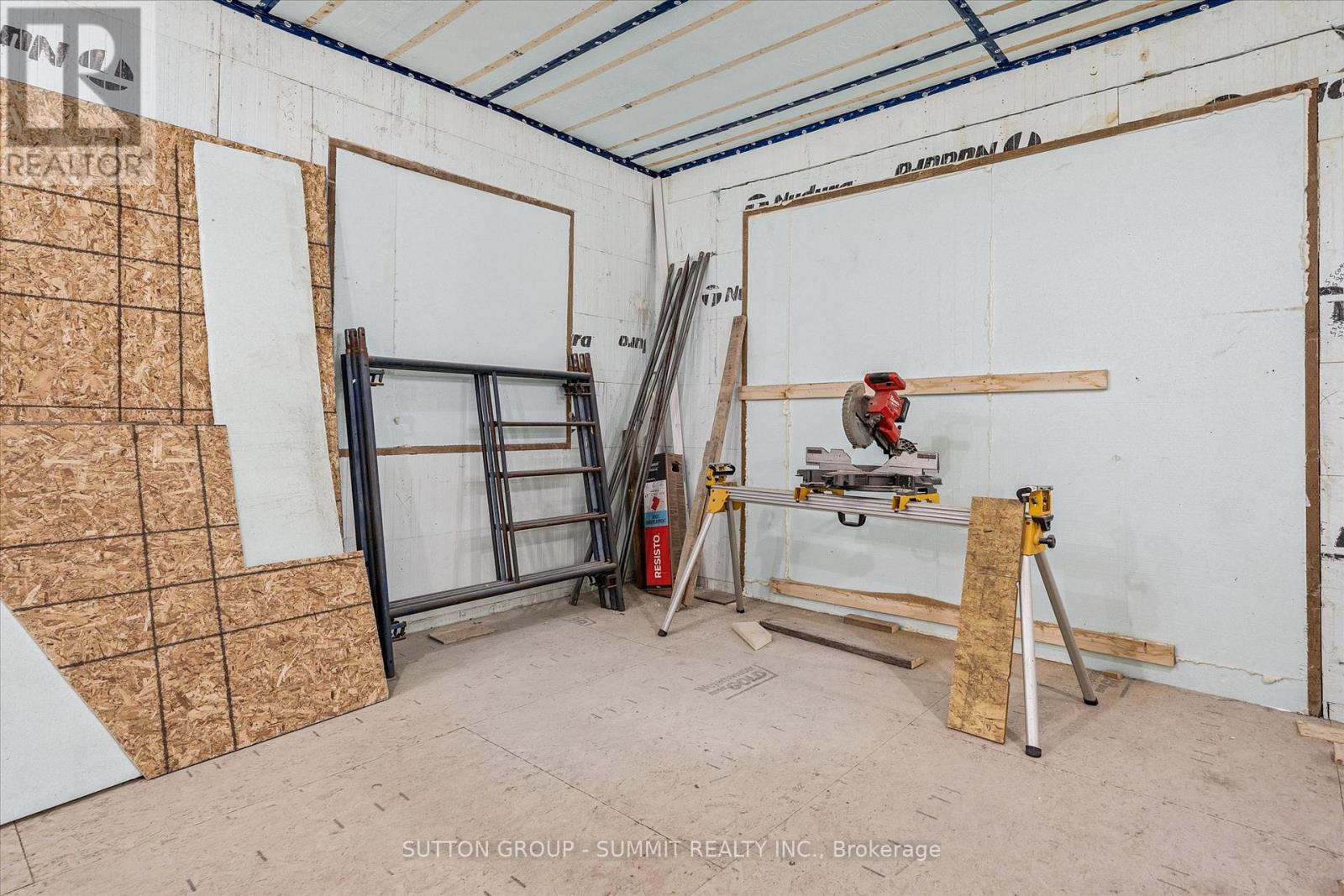 227 HOOD ROAD - 17
