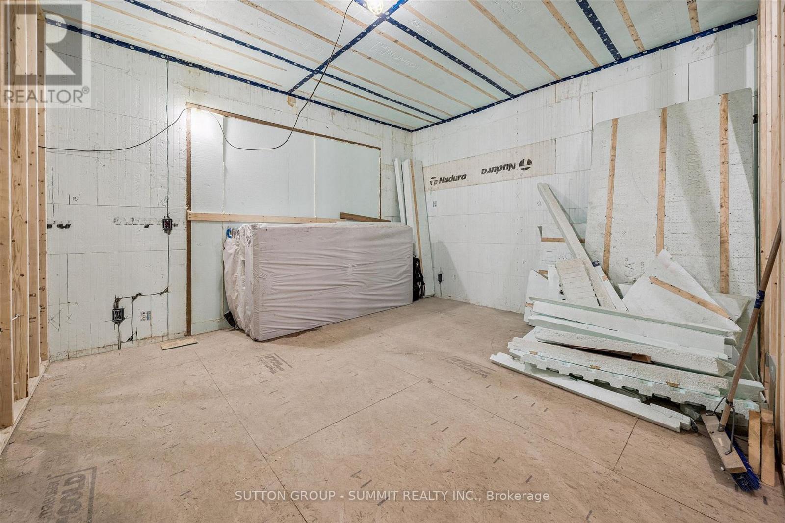 227 HOOD ROAD - 20