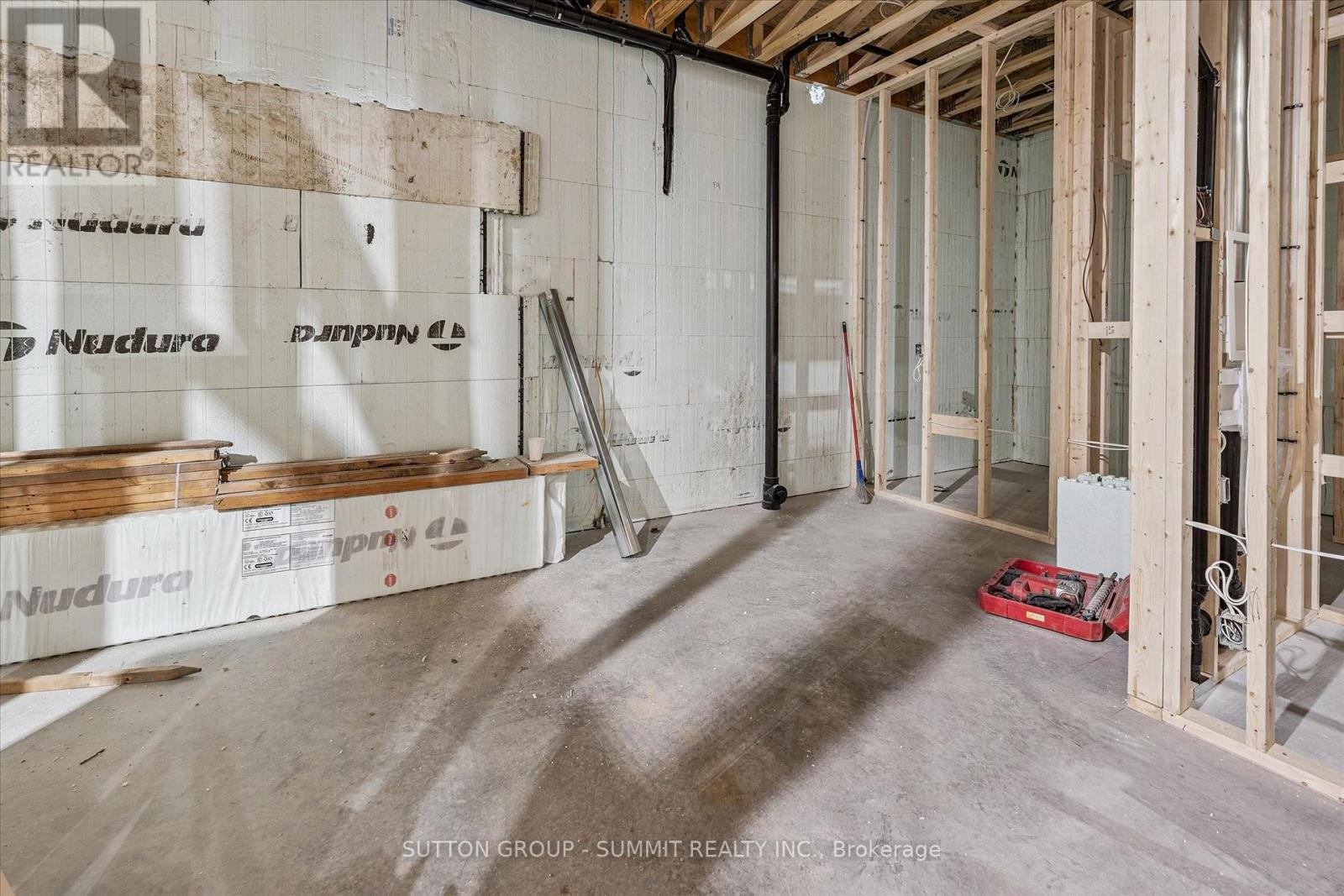 227 HOOD ROAD - 33