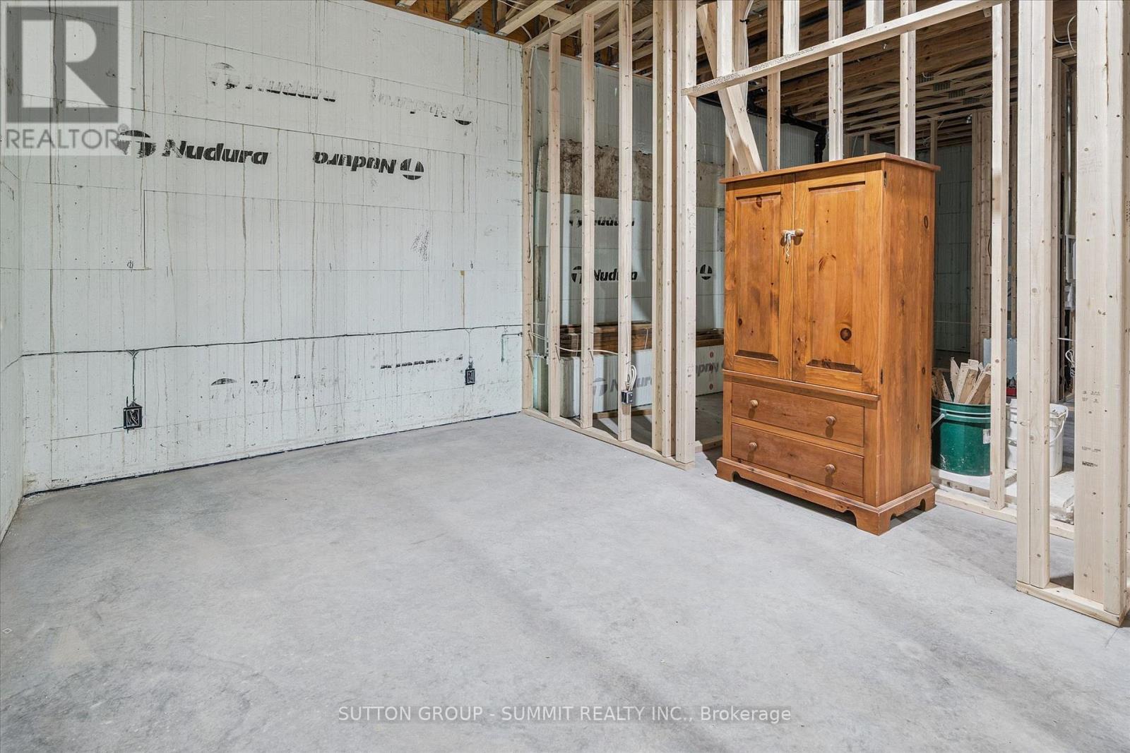 227 HOOD ROAD - 31