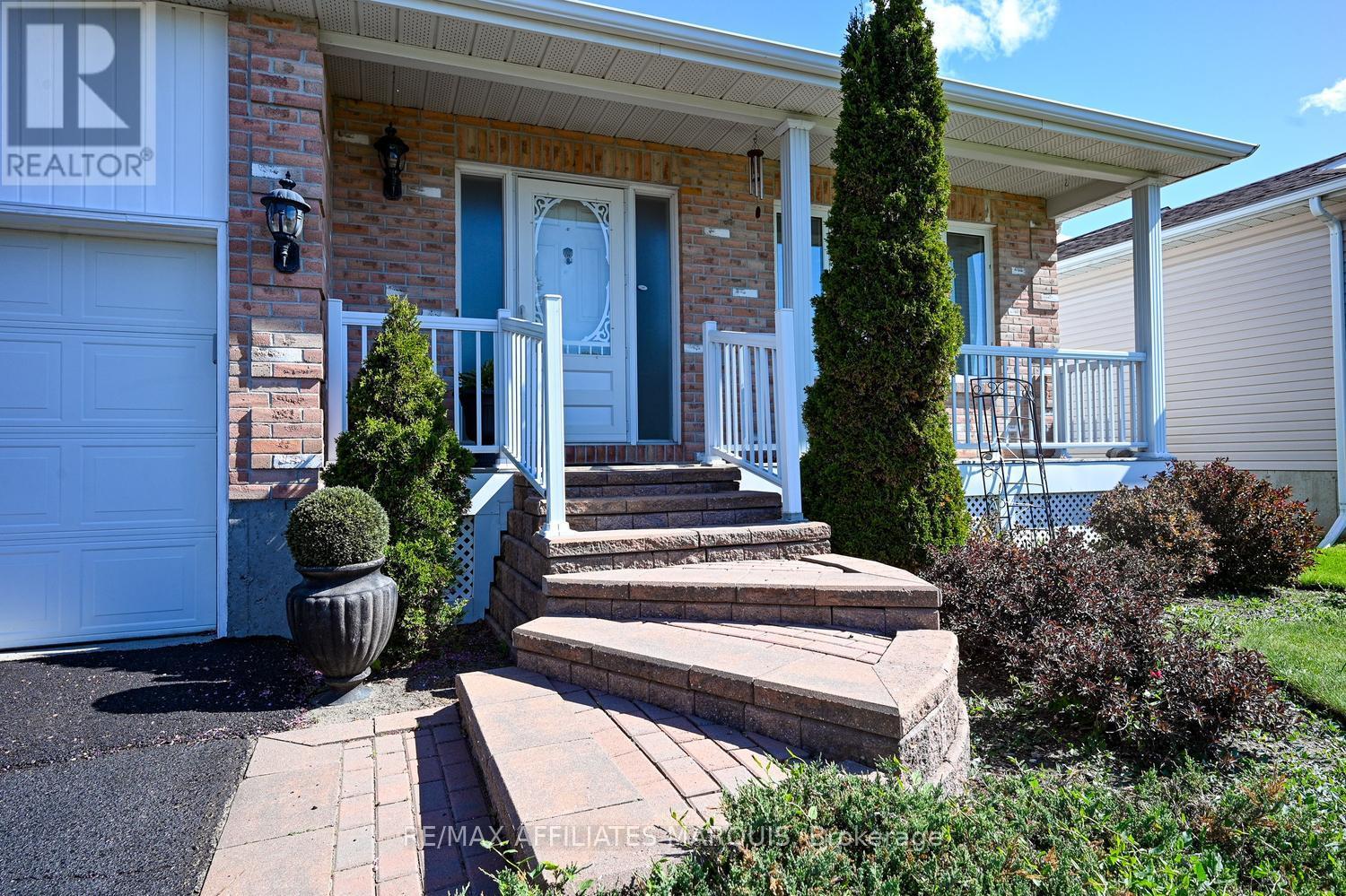 11 DECARIA BOULEVARD - 4