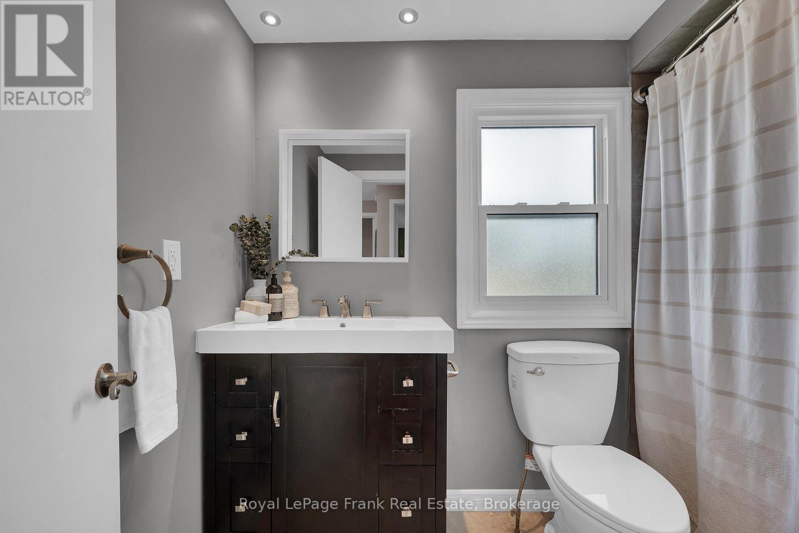 107 YORKVILLE DRIVE - 11