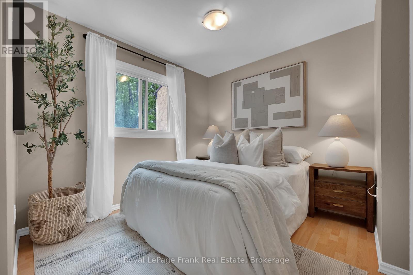 107 YORKVILLE DRIVE - 12