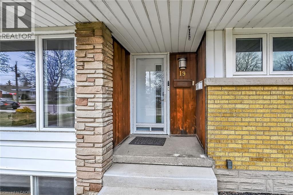 19 BURFIELD Avenue - Image 3