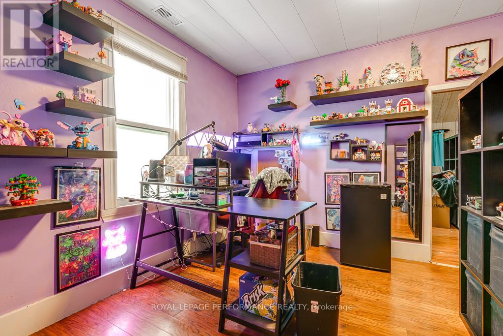 4 LAUBER AVENUE - 12