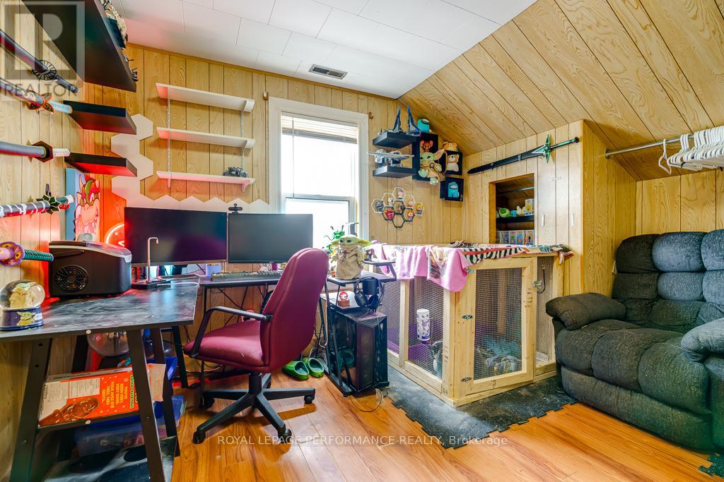 4 LAUBER AVENUE - 17