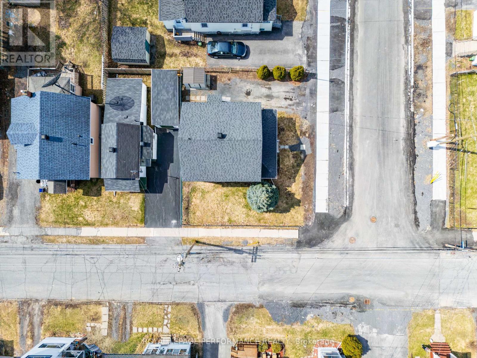 4 LAUBER AVENUE - 24