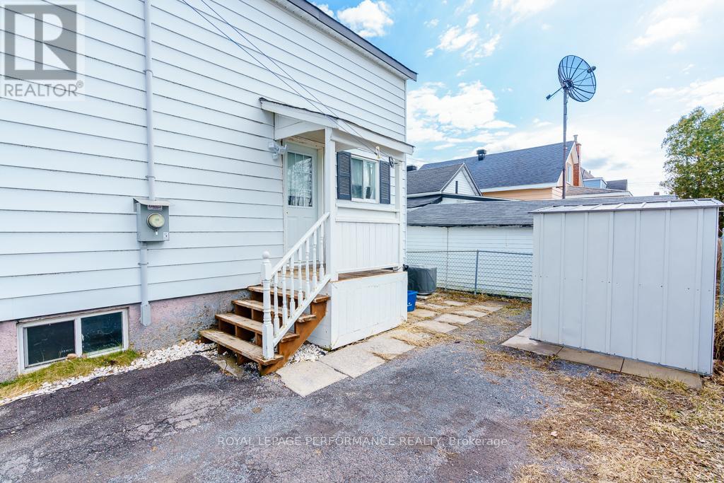 4 LAUBER AVENUE - 5