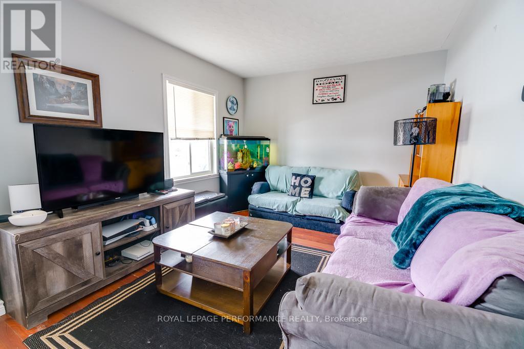 4 LAUBER AVENUE - 9