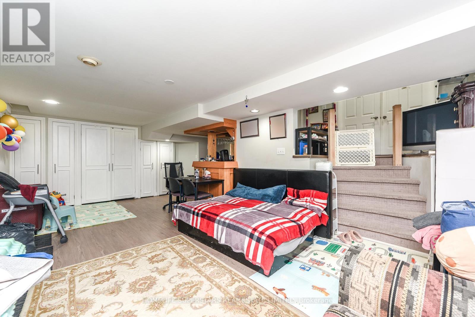 6 FARLEY ROAD - 32