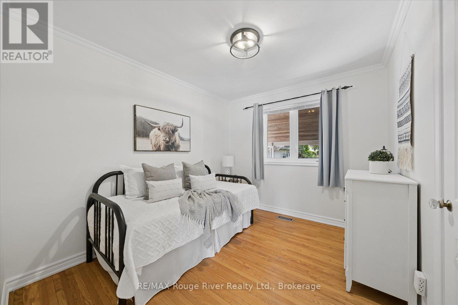 702 GILBERT STREET W - 27