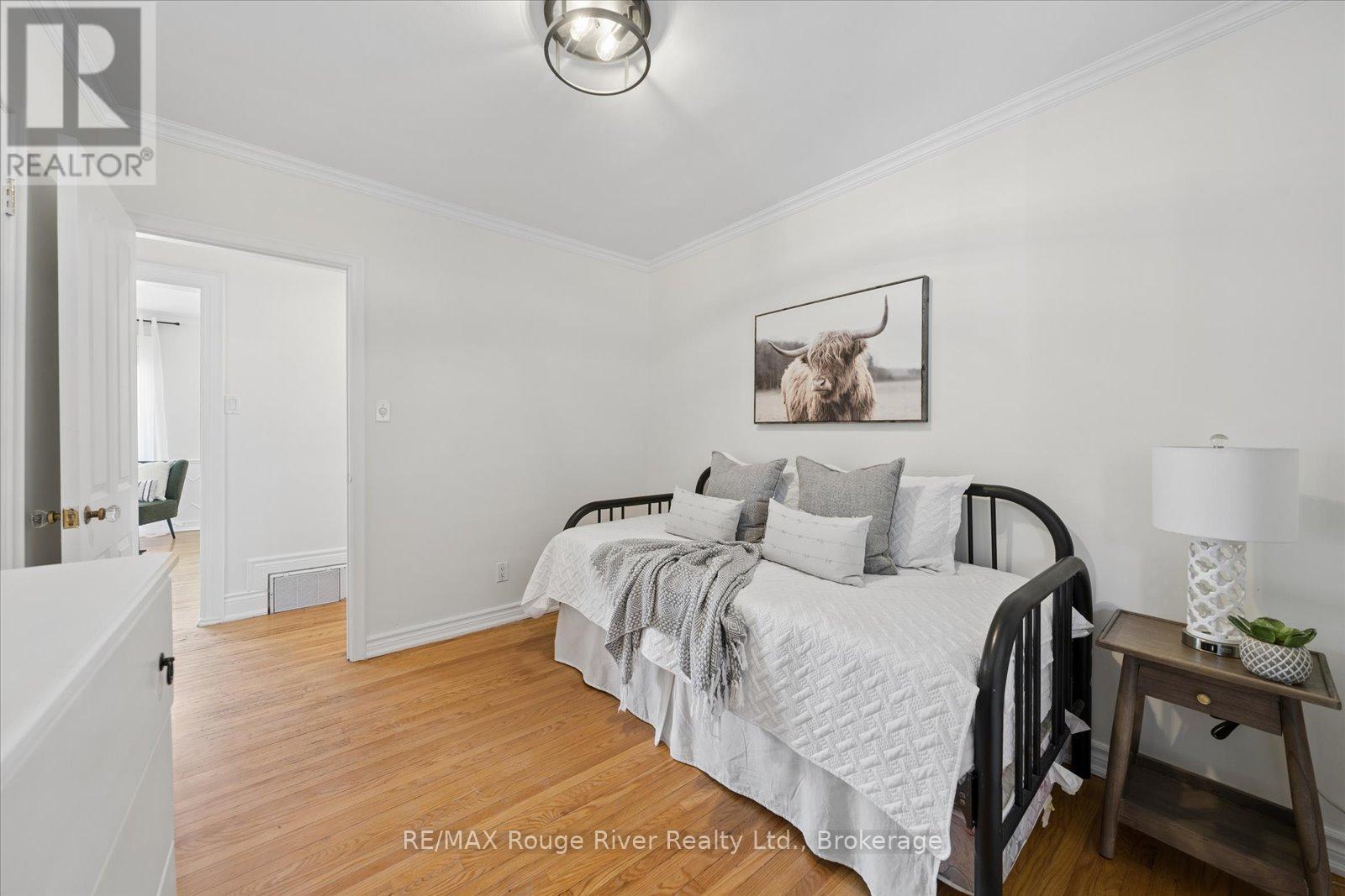 702 GILBERT STREET W - 28