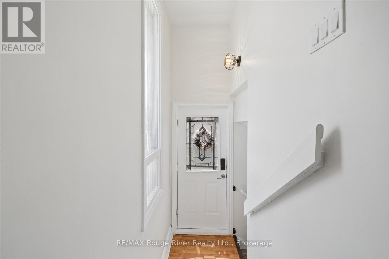 702 GILBERT STREET W - 32