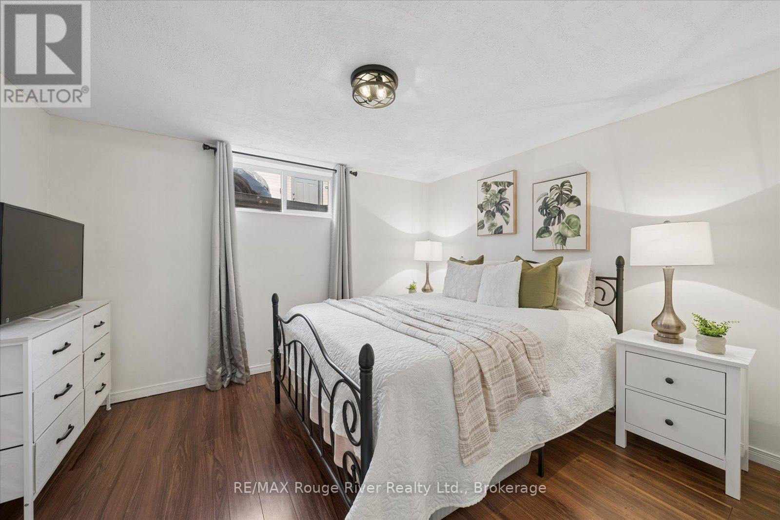 702 GILBERT STREET W - 39
