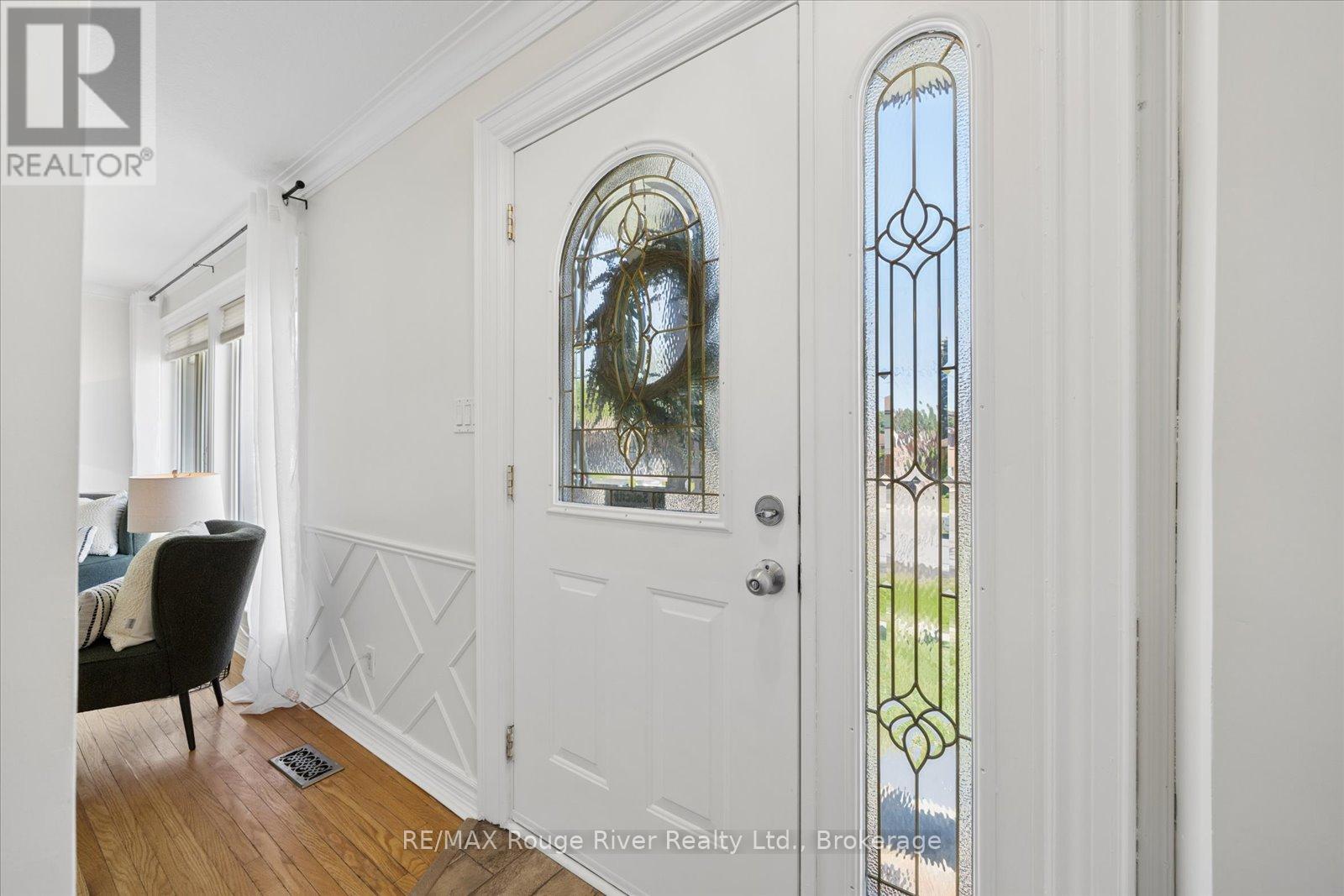 702 GILBERT STREET W - 6