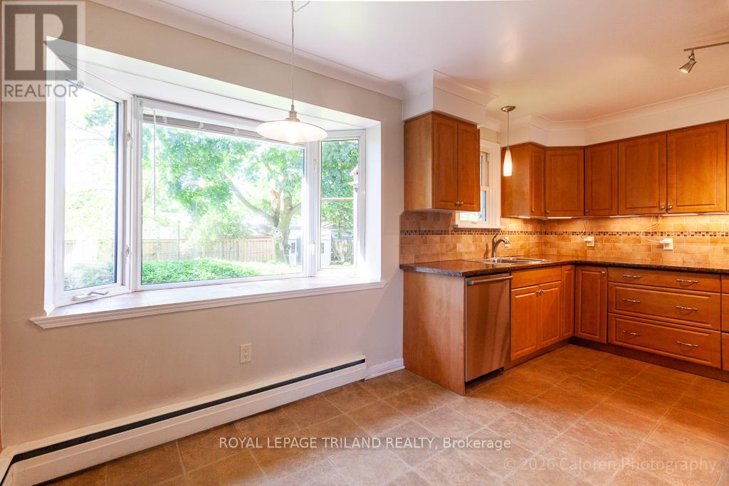 37 DENNIS AVENUE - 16