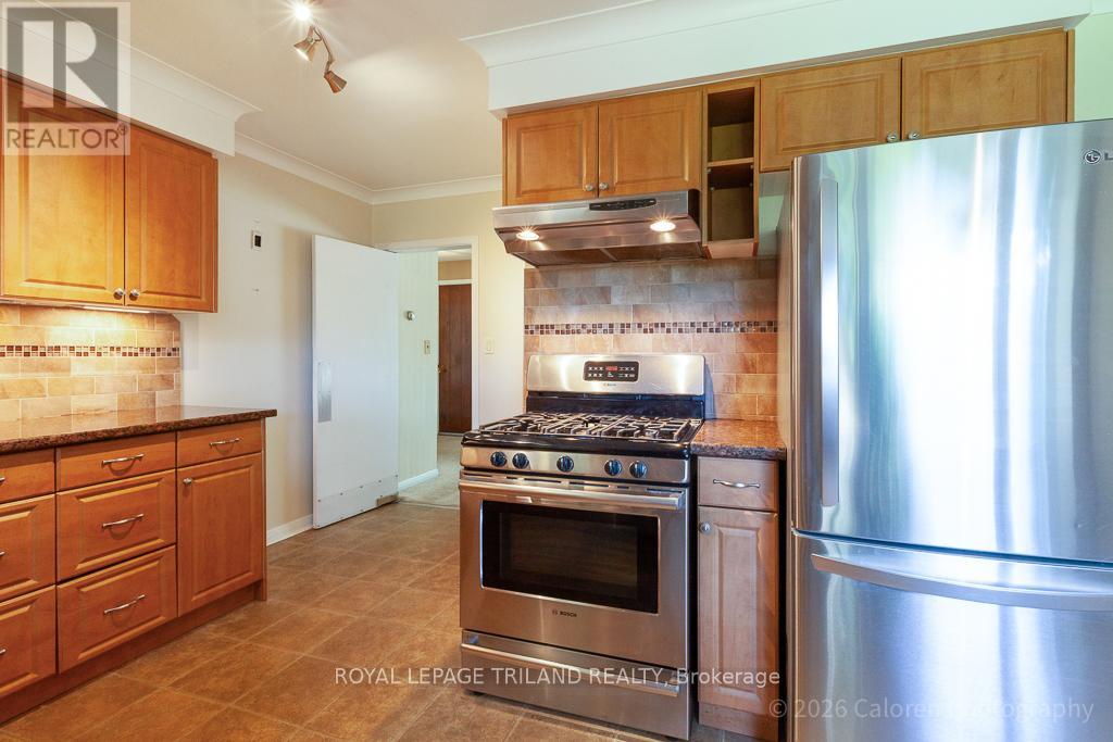 37 DENNIS AVENUE - 21