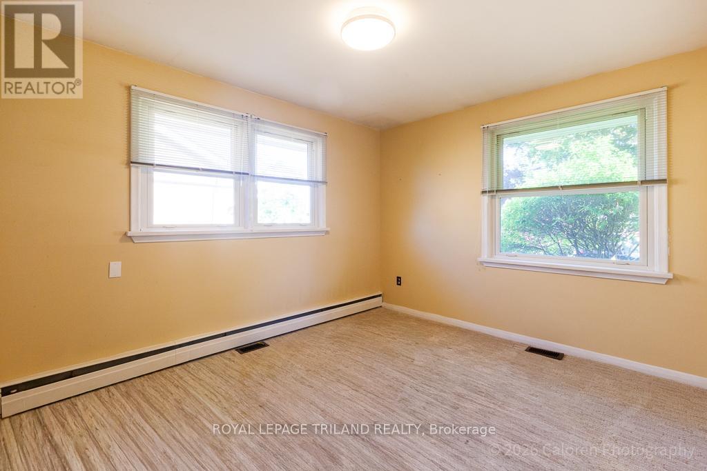 37 DENNIS AVENUE - 25