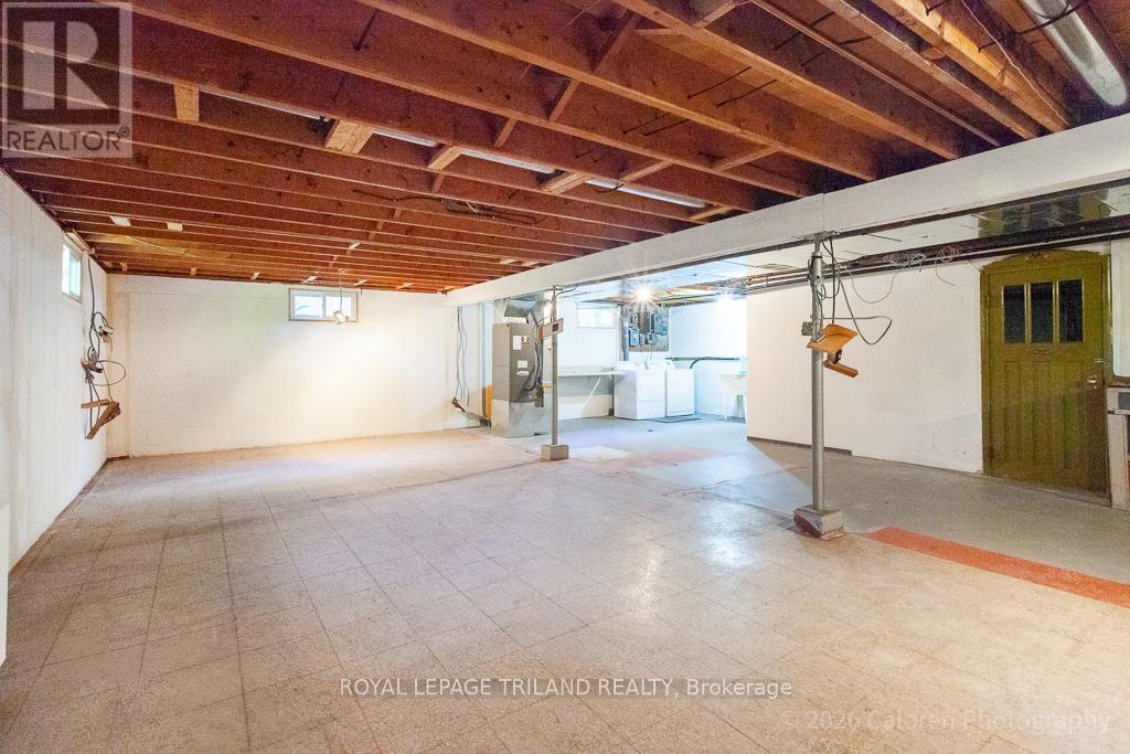 37 DENNIS AVENUE - 32
