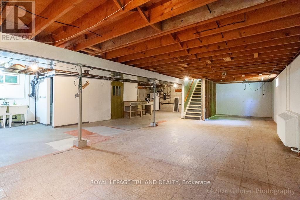 37 DENNIS AVENUE - 33