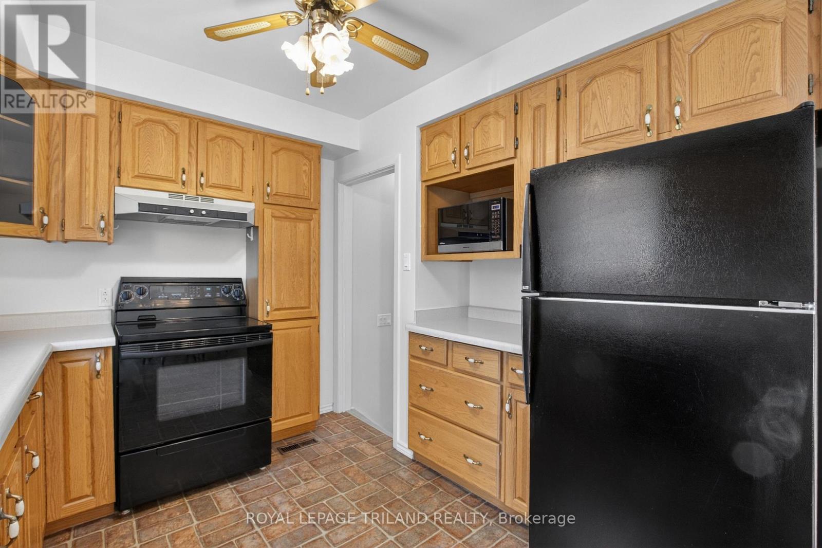 7 THOMPSON AVENUE - 14