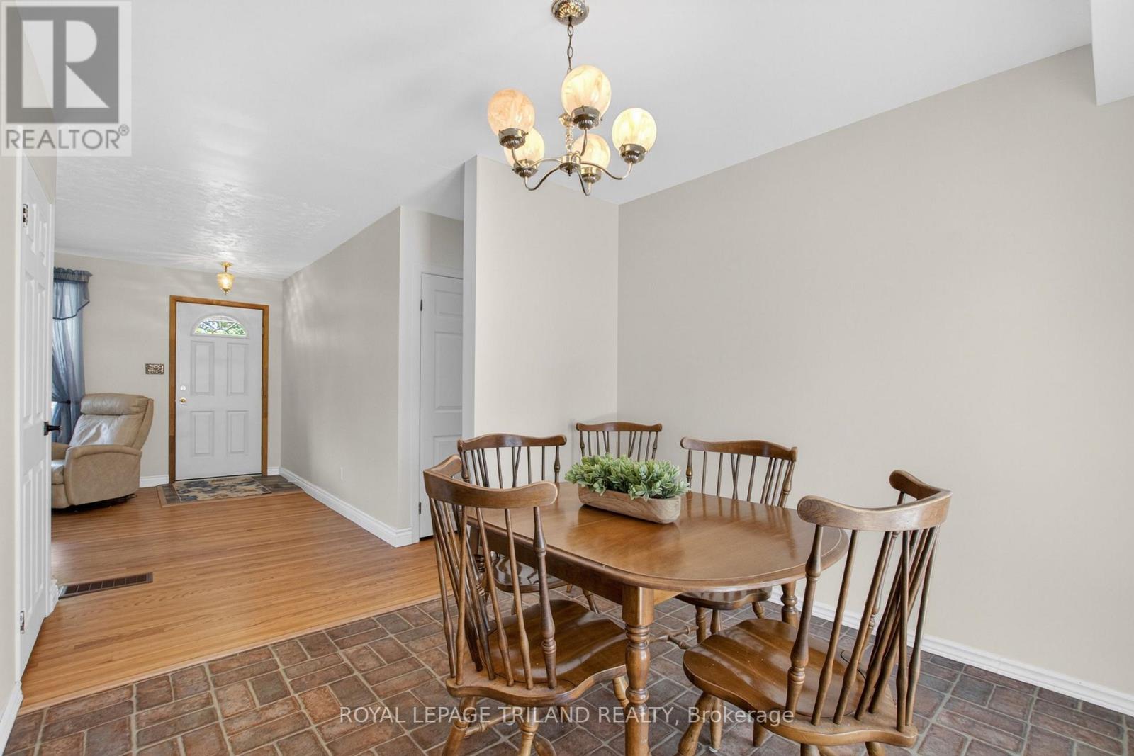 7 THOMPSON AVENUE - 15