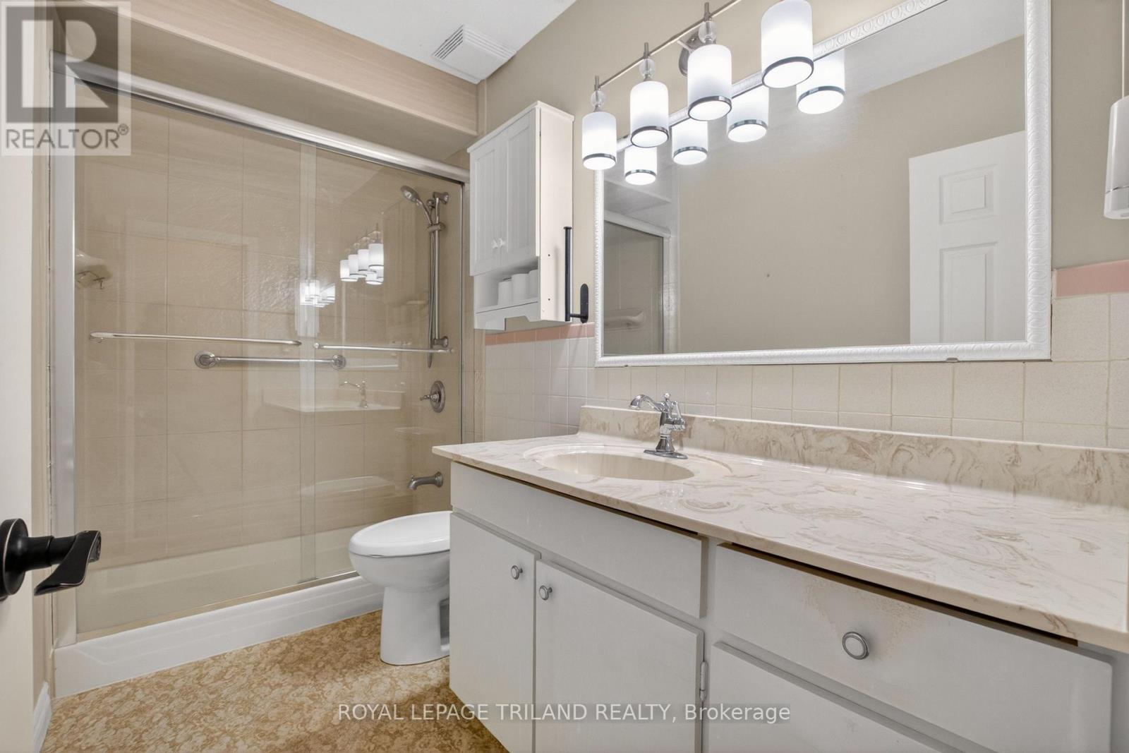 7 THOMPSON AVENUE - 22
