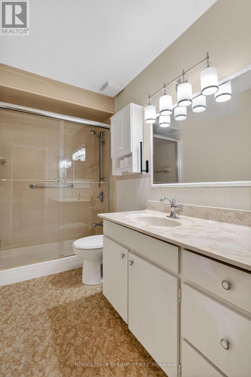 7 THOMPSON AVENUE - 23