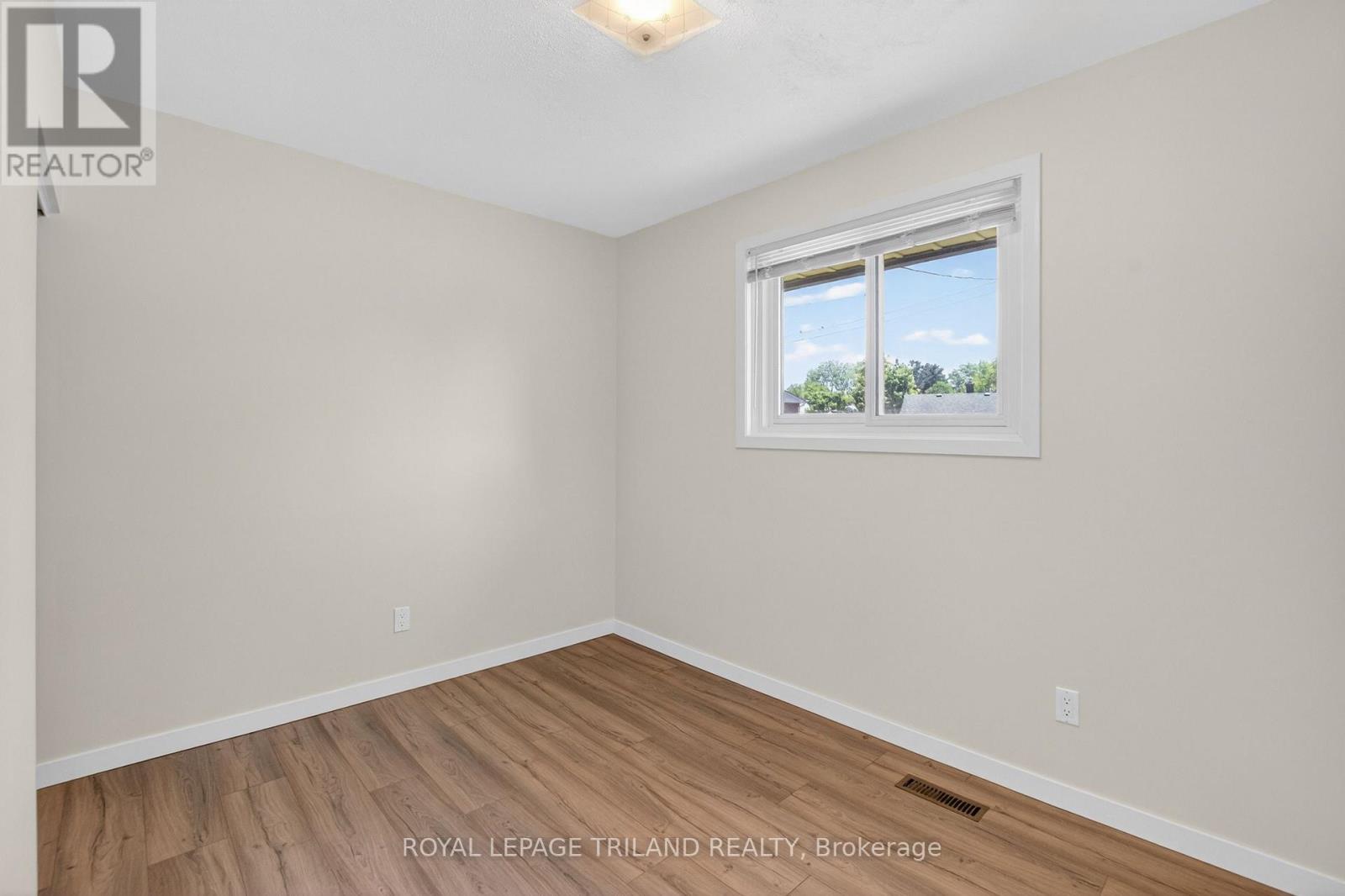7 THOMPSON AVENUE - 24