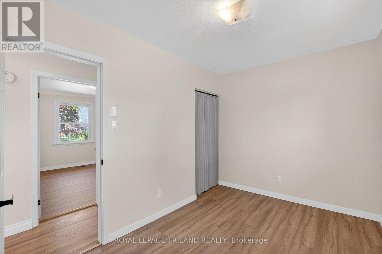 7 THOMPSON AVENUE - 25